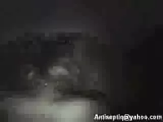 ცხელი ქალბატონი სუპერ მოდელის სხეულით იშიშვლებს და დამამცირებელია