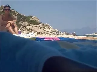 horny MILF თამაშობს მისი pussy
