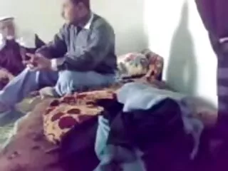 ცხელი ლესბო ერთმანეთს ეკვრის დილდოზე
