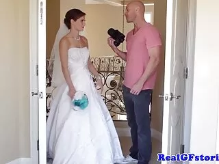 ეს დიდი წვრილმანი გოგონა უმა ჯოლია