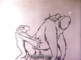 გიგანტური ბუნებრივი ძუძუები დიდი მრგვალი პირსინგით
