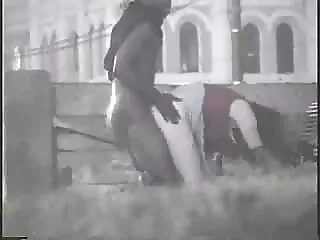 ცხელი მიმტანი ემსახურება ცხელ კერძს
