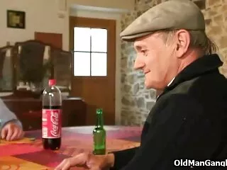 წარმოუდგენელი ცხელი სექსი ამ რქოვან წყვილთან